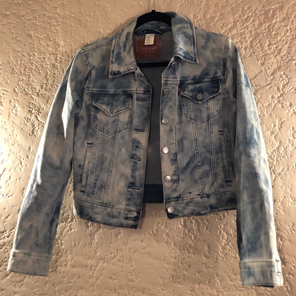 Levi’s denim jacket - size m